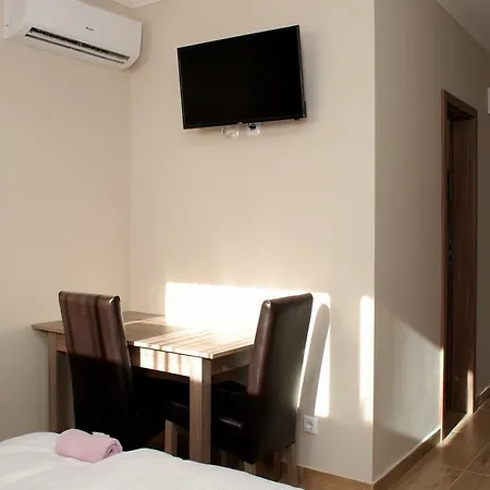 M36 Panzio Es Apartman Отель типа 