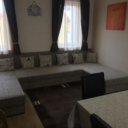 לינה וארוחת בוקר M36 Panzio Es Apartman