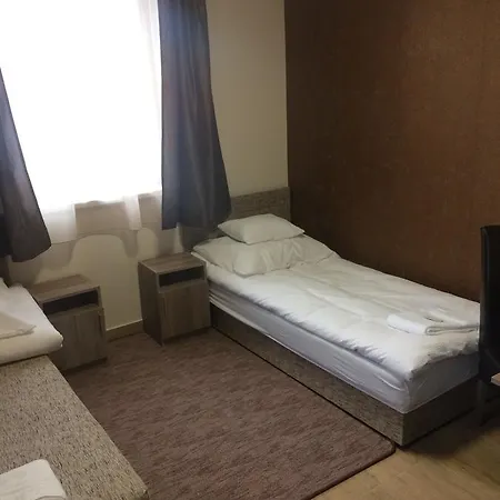 לינה וארוחת בוקר M36 Panzio Es Apartman Nyíregyháza