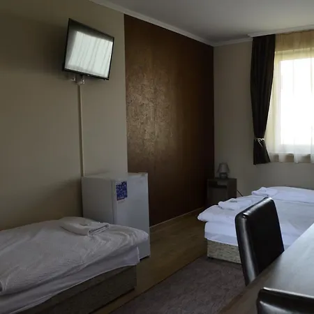 M36 Panzio Es Apartman Отель типа 